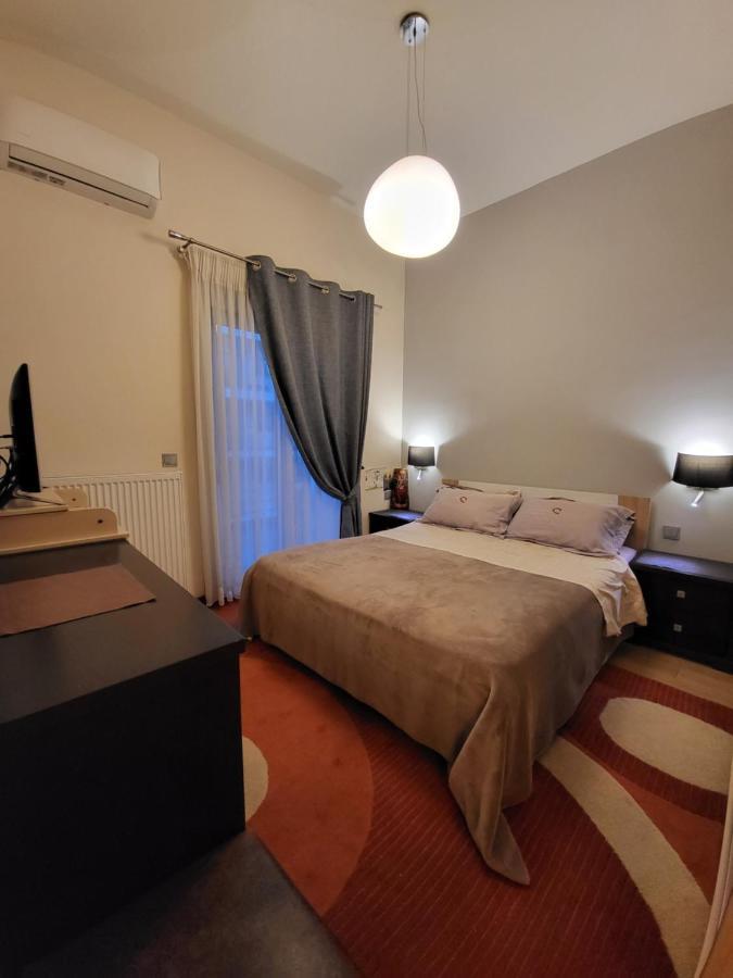 Cozy Apartment In Front Of The Park Атина Екстериор снимка